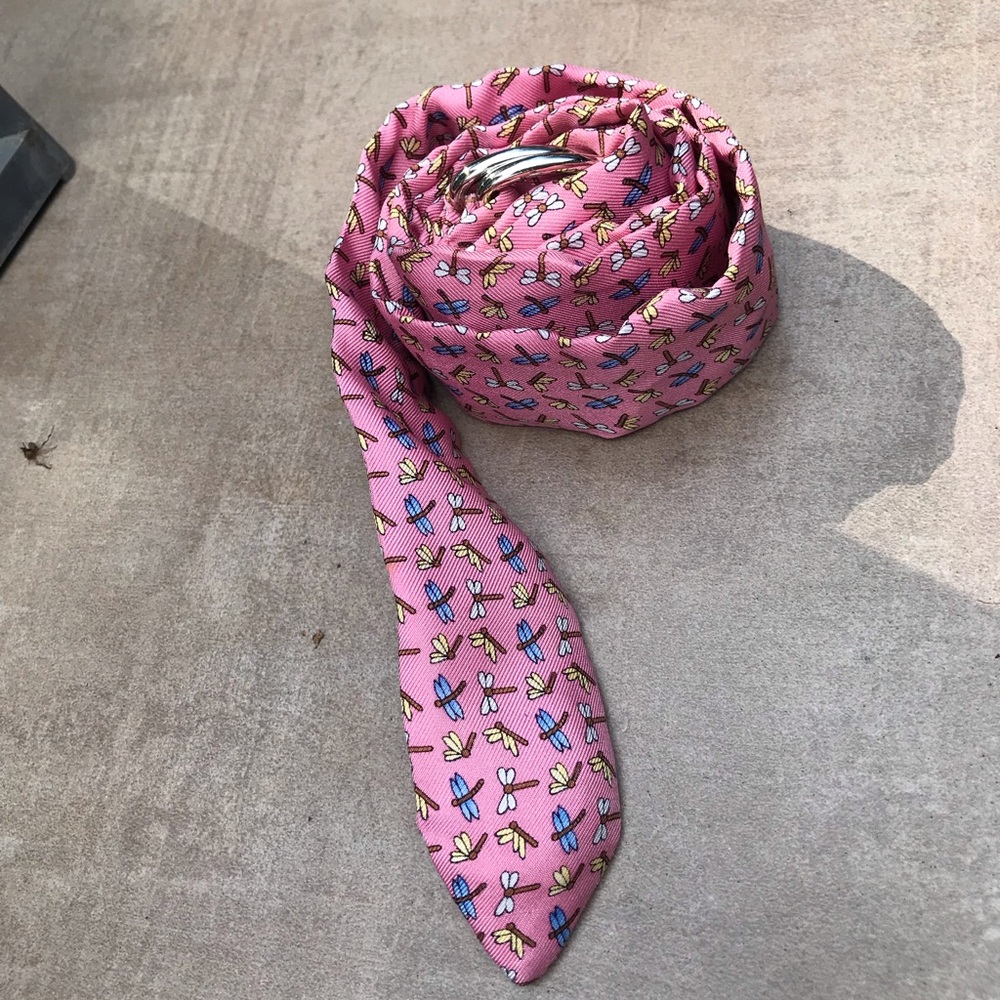 Vintage Old Navy pink silk Dragonfly all over print belt DD buckle. Size Medium.
